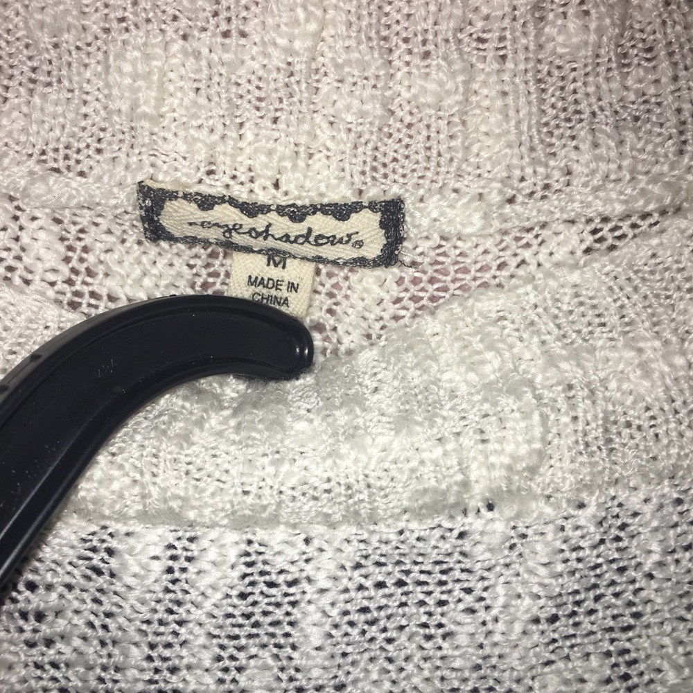 Eyeshadow Sz Med. more off white than white